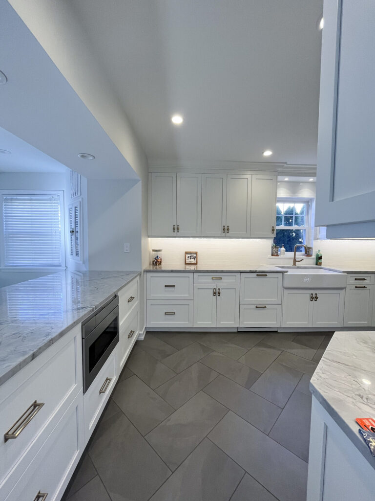 After white shaker kitchen farmhouse sink