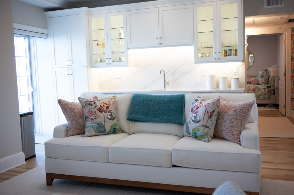 Condo living room wet bar