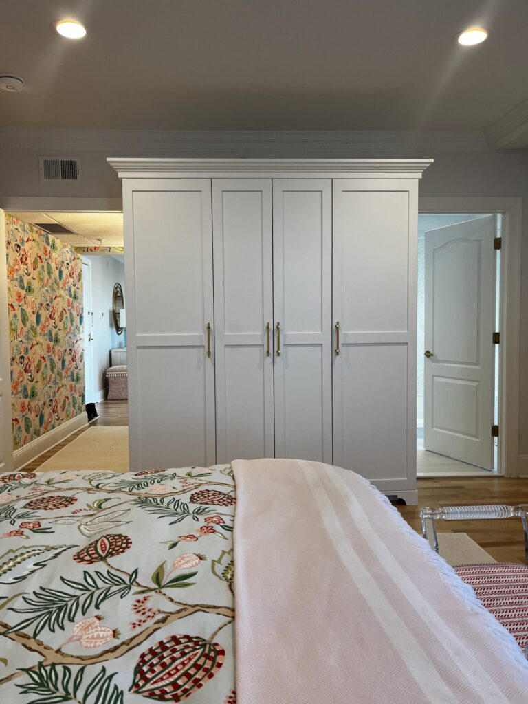 Bedroom built-in wardrobe