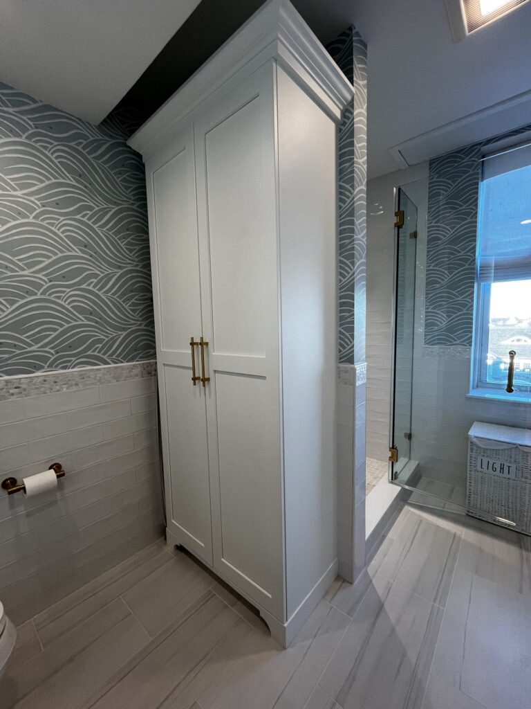 Bathroom built-in linen cabinet
